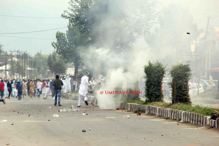 Youth clash with police after Eid prayers; over a dozen injured